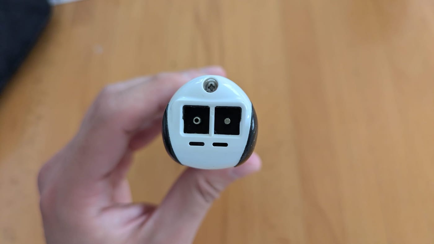 GK60の底の充電端子